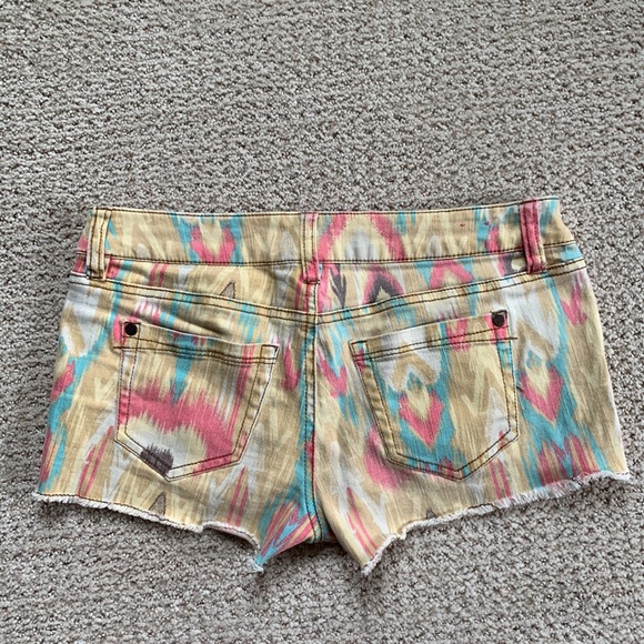 Boho Aztec Print Chevron Jean Shorts - Picture 3 of 3